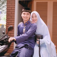 Busana senada berwarna biru juga pernah menjadi andalan mereka. (Foto: Instagram)