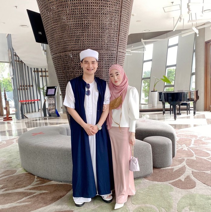 Alvin Faiz dan Larissa Chou