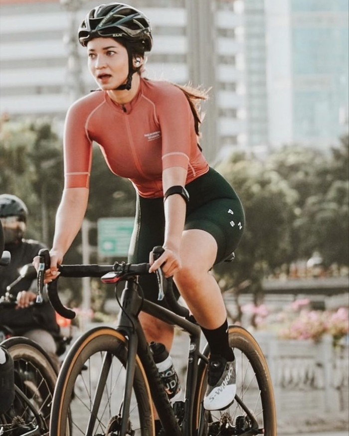 Deretan Artis Cantik Indonesia Dengan Road Bike