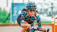 Ada juga Gisel yang mempesona dengan jersey sepedanya. Foto: Instagram