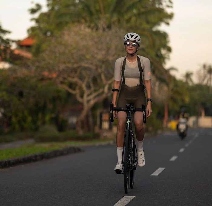 Deretan Artis  Cantik  Indonesia dengan Road Bike