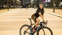 Anya Geraldine yang tampil seksi dengan jersey sepedanya. Foto: Instagram
