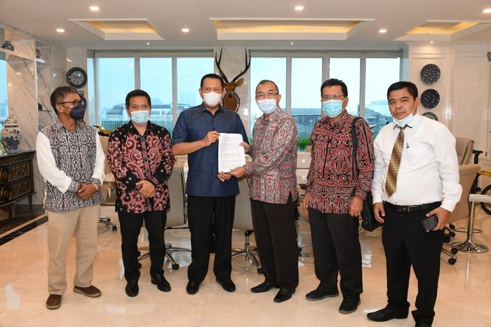Bamsoet mendapat aduan masyarakat perihal dampak negatif PT PAL kepada masyarakat adat, mulai dari masalah lingkungan hidup, kesehatan, ekonomi, sosial, budaya, hingga konflik kekerasan.