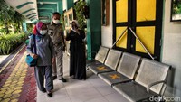 Perlu diketahui SMAN 80 memiliki kuota 820 murid pada tahun ini. Dengan rincian 7 kelas untuk kelas 10 (280), 8 kelas untuk kelas 11 (252) dan 7 kelas untuk kelas 12 (288).