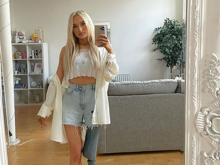 10 Penampilan Model yang Punya 1 Kaki, Kini Buat Sejarah di Kontes Kecantikan