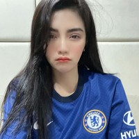 Ketika tim favoritnya kalah, tak jarang Ladapa ikut menangis. Konsisten tampil dengan jersey seksi, Ladapa mengunggah foto dengan wajah sedih. Foto: dok. Instagram/@cherry_ladapa