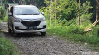 Sayangnya kawasan yang potensial wisata dan edukasi ini aksesnya tidaklah mulus.   
