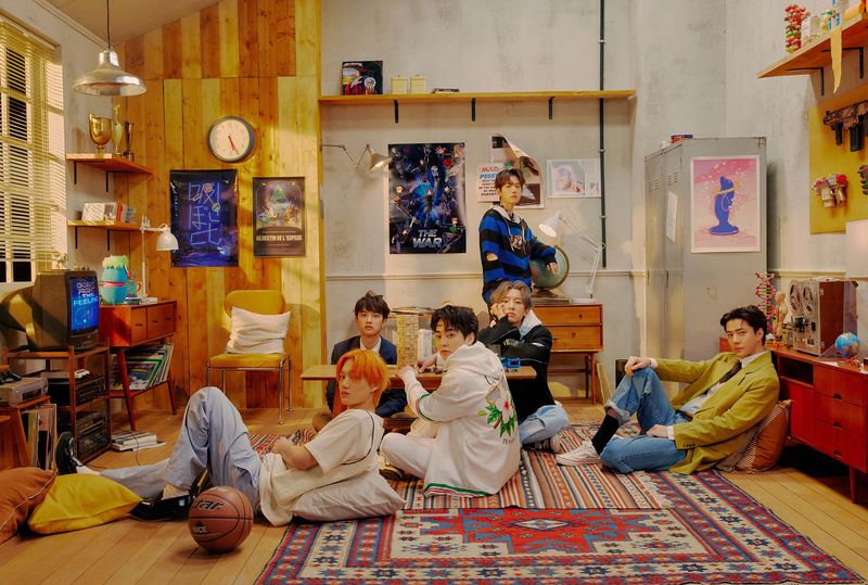 EXO Don't Fight the Feeling