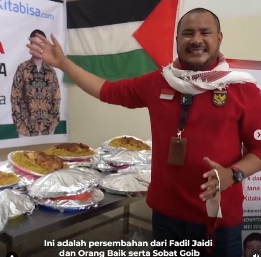 Fadil Jaidi Galang Dana untuk Palestina, Bagikan Nasi Biryani Ayam untuk yang Membutuhkan. Ada juga Obat-obatan dan sejumlah uang tunai.