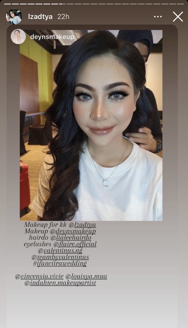 Selanjutnya Liza Aditya juga mengungkapkan alasan lepas hijab. Makasi banyak untuk semua yang mendukung aku, mendoakan aku. Aku tetap menggunakan hijab kok, tapi juga gak pakai. Keputusan aku untuk seperti ini ada didasari beberapa hal, tentu ini kondisi yang tidak akan mengenakkan untuk sebagian kalian yang menyukai perubahan aku berhijab. Tapi percayalah bahwa berhijab atau tidak aku ingin menjadi orang baik dengan apa adanya diriku. Aku pun takut dengan akhlakku yang belum sempurna akan membuat kalian kecewa, aku tetap akan berhijab suatu hari dan masih akan berhijab saat-saat sekarang sesuai dengan kebutuhannya, ungkap Liza. Foto: Dok. Instagram @lzadtya.