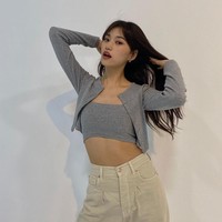 Selain cantik Doyeon Weki Meki juga dikenal punya tubuh tinggi dan langsing. Dalam berbagai penampilannya, wanita yang pernah tergabung dalam grup IOI ini juga tak jarang mengenakan atasan yang mengekspos perut. Foto: Instagram