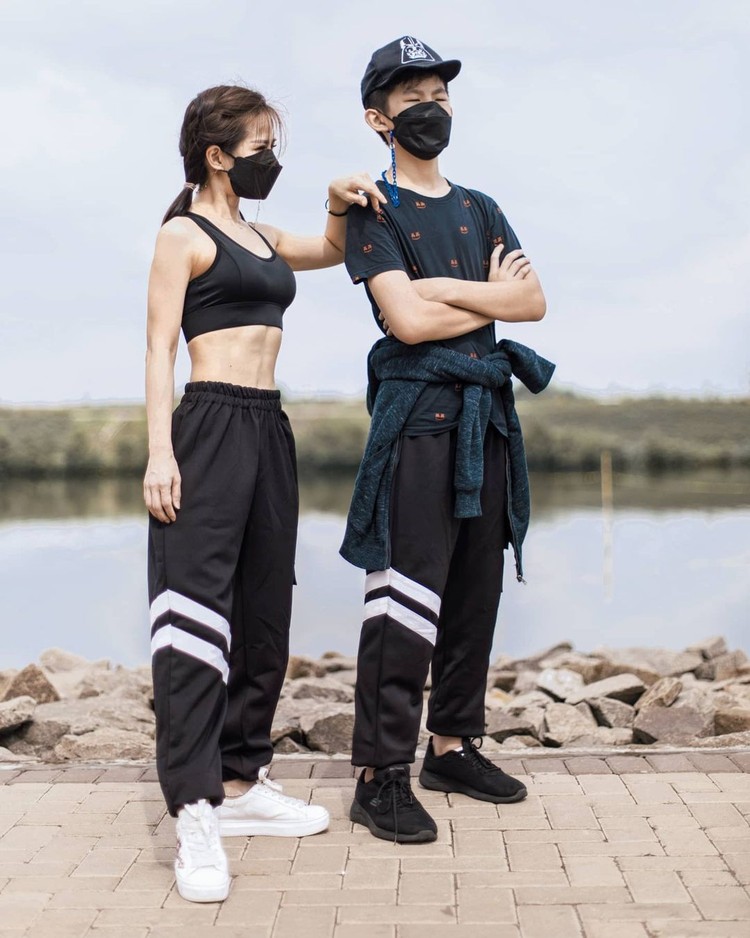Influencer kesehatan Winny Patrizia Yulianty adalah seorang influencer di TikTok dan Instagram. Dirinya terkenal karena awet muda dan memiliki bentuk tubuh yang sangat ideal akibat senang menjalankan hidup sehat.