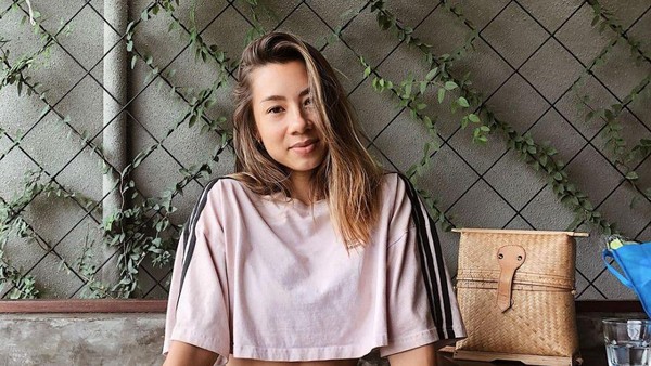 8 Pesona Istri Pesepak Bola Indonesia Tanpa Makeup, Cantiknya Natural!
