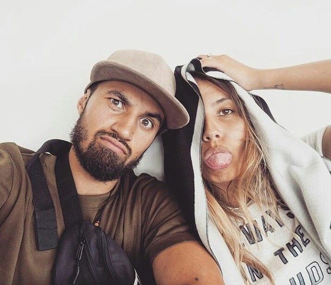 Terakhir ada Carmen Lilipaly yang merupakan istri dari pemain Bali United, Stefano Lilipaly. Begini penampilannya saat berfoto bersama sang suami tanpa mengenakan pulasan makeup. Bagaimana menurutmu? Foto: Instagram/@carmenlilipaly