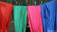 Dengan begitu diharapkan warga memiliki alternatif mata pencaharian lain dan tidak lagi bergantung pada hutan yang bisa merusak alam.  
