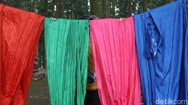 Dengan begitu diharapkan warga memiliki alternatif mata pencaharian lain dan tidak lagi bergantung pada hutan yang bisa merusak alam. Dengan begitu diharapkan warga memiliki alternatif mata pencaharian lain dan tidak lagi bergantung pada hutan yang bisa merusak alam.