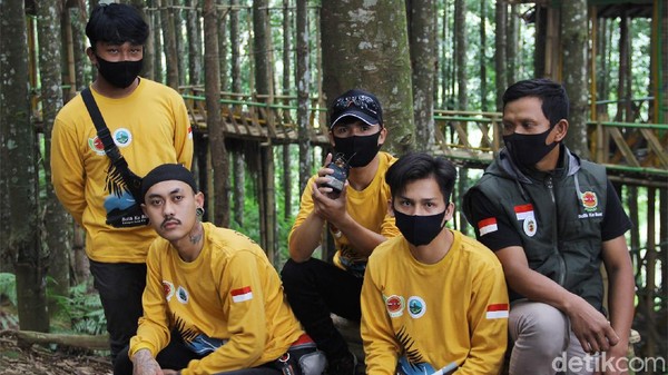 Salah satunya adalah Forum Persatuan Pemuda Ciparay Sukabumi yang turut serta dalam mengelola alih fungsi lahan itu. Salah satunya adalah Forum Persatuan Pemuda Ciparay Sukabumi yang turut serta dalam mengelola alih fungsi lahan itu.