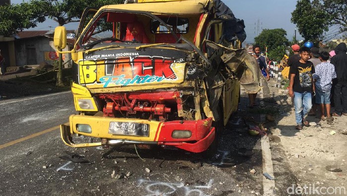 Kecelakaan beruntun di Jalan Wonosobo-Parakan, Wonosobo, Senin (31/5/2021).