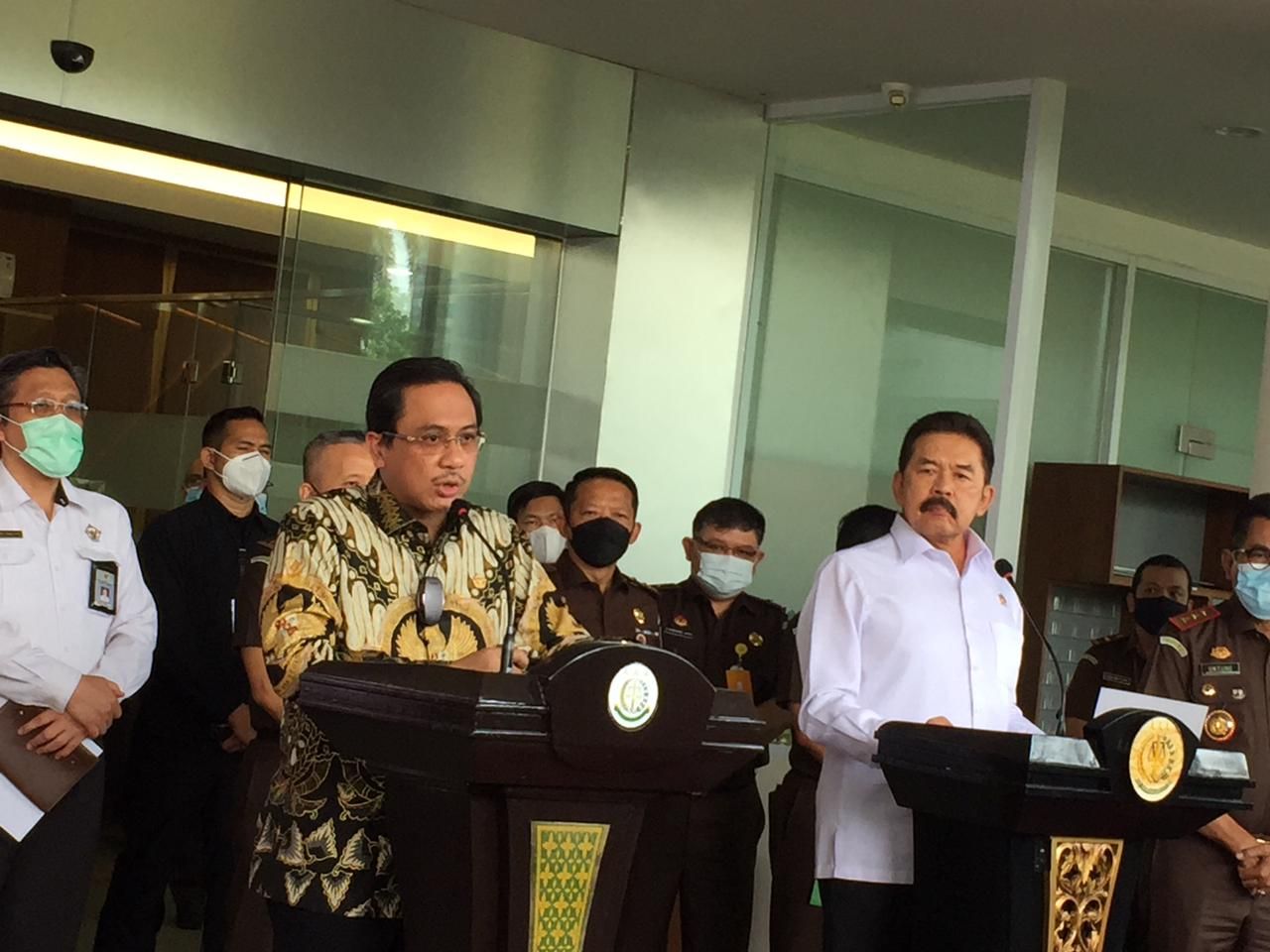 Ketua BPK Agung Firman Sampurna dan Jaksa Agung ST Burhanuddin di Kejagung, Senin 31 Mei 2021 (foto: Monica Wareza)