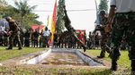 Kompaknya Marinir Berlomba Lewati Halang Rintang