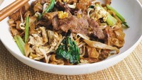 Tempat makan kwetiau goreng halal lainnya bisa kamu kunjungi di Kwetiau Sapi Seafood 28 Aho yang berlokasi di Jalan Mangga Besar, Jakarta Barat. Harganya dibanderol Rp 40 ribuan. Foto: Instagram @kwetiau28aho 