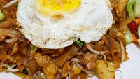 Bakmi Gang Kelinci juga salah satu tempat makan bakmi yang legendaris di Jakarta. Gerainya berlokasi di Pasar Baru, Jakarta Pusat. Walaupun bakminya yang menjadi andalan, tapi kwetiau goreng di sini juga tak kalah enak. Foto: Instagram @ms.lauwren 