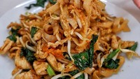 Kwetiau Akhun di Pademangan, Jakarta Utara juga bisa kamu jadikan andalan. Hanya berupa warung kecil, tapi soal rasa bisa diaduk dengan tempat lainnya. Ada kwetiau sapi dan juga vegetarian. Harganya dibanderol mulai dari Rp 35 ribu - Rp 55 ribu. Foto: Instagram @partnerlapar 