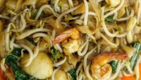 Restoran Seroja Baru juga salah satu ahlinya kwetiau sapi di Jakarta. Tempat makan ini juga menawarkan menu halal. Ada 2 pilihan kwetiau goreng yang menggunakan sapi maupun seafood. Harganya dibanderol Rp 30 ribuan saja. Foto: Instagram @sister.foodie