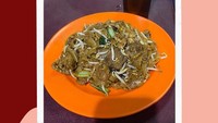 Kwetiau Sapi A-Chai di Citra Garden, Jakarta Barat juga wajib kamu kunjungi untuk mencicipi kwetiau goreng enak dan halal. Di sini tersedia mennu kwetiau goreng sapi atau seafood. Harganya mulai dari Rp 30 ribuan. Foto: Instagram @kuetiausapiachai