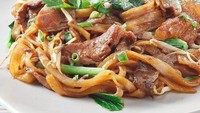 Kwetiau Sapi Aciap jadi andalan karena menawarkan kwetiau goreng halal. Lokasinya tersebar di 3 kawasan Jakarta, salah satunya di Jalan Prof. DR. Satrio, Kuningan, Jakarta Selatan. Harga per porsi kwetiau goreng sapi di sini dibanderol Rp 50 ribuan. Foto: Instagram @kwetiauaciapsatrio