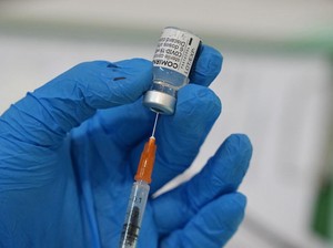 Hidup dengan COVID, Malaysia Mulai Vaksinasi Booster COVID-19 Kedua