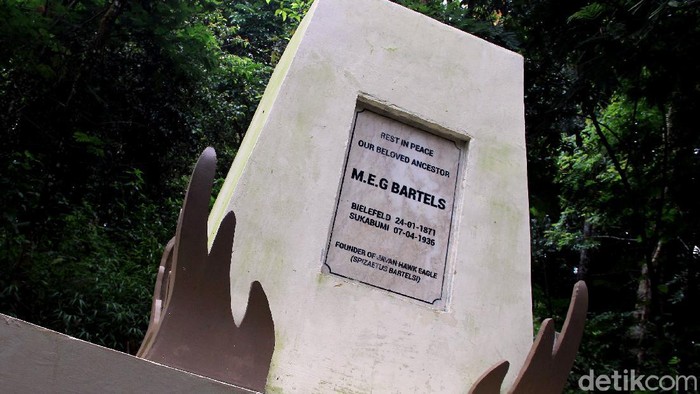 Sosok MEG Bartels berkaitan erat dengan Elang Jawa. Jejak sang ornitolog ini dapat dilihat di museum peninggalannya di Taman Nasional Gunung Gede Pangrango.