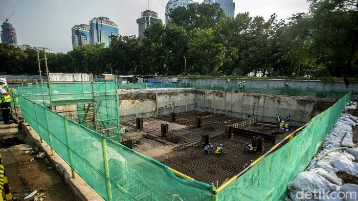 Menanti Rampungnya Pembangunan MRT Jakarta Fase 2A Progres pembangunan MRT Jakarta Fase 2A telah mencapai 16,56. Rute MRT Jakarta dari Bundaran HI hingga ke Kota Tua ini ditargetkan rampung pada Agustus 2027.
