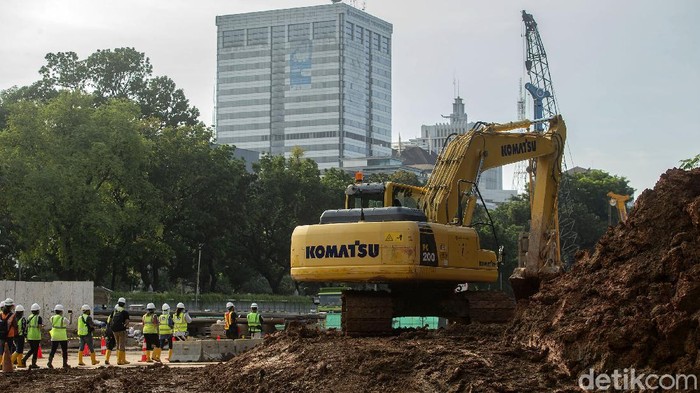 Progres pembangunan MRT Jakarta Fase 2A telah mencapai 16,56. Rute MRT Jakarta dari Bundaran HI hingga ke Kota Tua ini ditargetkan rampung pada Agustus 2027.