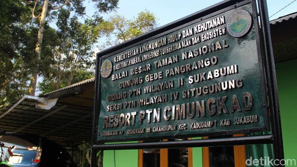 Pusat Konservasi Elang Jawa Cimungkad ini pun berada di kawasan Taman Nasional Gunung Gede Pangrango (TNGGP). Pusat Konservasi Elang Jawa Cimungkad ini pun berada di kawasan Taman Nasional Gunung Gede Pangrango (TNGGP).