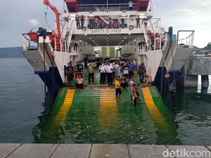 Polisi Usut Penyebab Mobil Tercebur ke Danau Toba Tewaskan 1 Orang