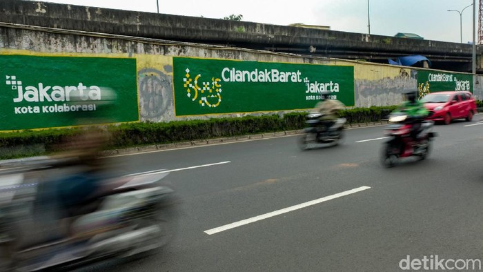 Mural Jakarta Kota Kolaborasi Mejeng di Jaksel Mural Jakarta Kota Kolaborasi mejeng di sejumlah ruas jalanan di Jakarta Selatan. Mural ini dibuat untuk menyemarakan HUT ke-494 DKI Jakarta.
