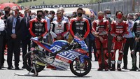 Para pembalap MotoGP pun berduka dan memberi penghormatan terakhir untuk Jason di Sirkuit Mugello, Italia, Minggu (30/5).