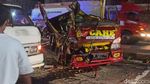 Potret Ringsek Bus Peziarah Vs Truk di Jalur Pantura Demak
