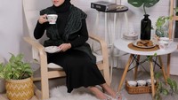 Lewat akun Instagram-nya, Rachel Vennya sering mengungkapkan momen kulinernya. Seperti saat ia berpose dengan secangkir kopi hangat. Foto: Instagram @rachelvennya