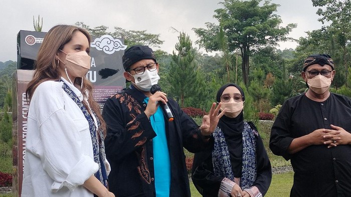 Sandiaga Uno gandeng Cinta Laura untuk genjot ekonomi lewat desa wisata