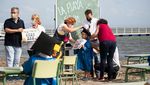 Serunya Siswa Brasil Sekolah Tatap Muka di Pantai