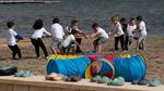 Serunya Siswa Brasil Sekolah Tatap Muka di Pantai