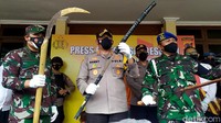 Dandim Letkol CZI Deni Iskandar mengatakan dalam kejadian tersebut tidak ada kerusakan di kantor Koramil maupun Polsek. Deni memastikan saat ini situasi kondusif.