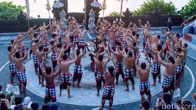 Tari Kecak Bertahan di Tengah Pandemi