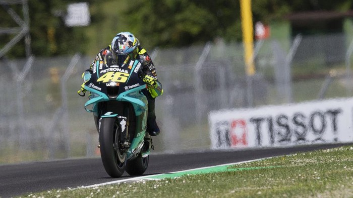 SCARPERIA, ITALY - MAY 30: Valentino Rossi of Italy and Petronas Yamaha SRT  heads down a straight  during the MotoGP race during the MotoGP Of Italy - Race at Mugello Circuit on May 30, 2021 in Scarperia, Italy. (Photo by Mirco Lazzari gp/Getty Images)