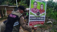Kepala Desa Karangturi, Kecamatan Munjungan, Puryono, mengatakan pemasangan reklame di pinggir-pinggir jalan itu sudah menjadi tradisi di wilayahnya sejak puluhan tahun silam.