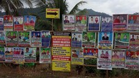 Ribuan reklame mirip kampanye pemilihan umum terpasang di berbagai persimpangan dan sudut kampung di Kecamatan Munjungan, Trenggalek.