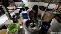 Dawud menjelaskan langkah mengurangi ukuran dilakukan agar usahanya bisa tetap untung, walaupun diakuinya margin keuntungan itu sangat tipis. 