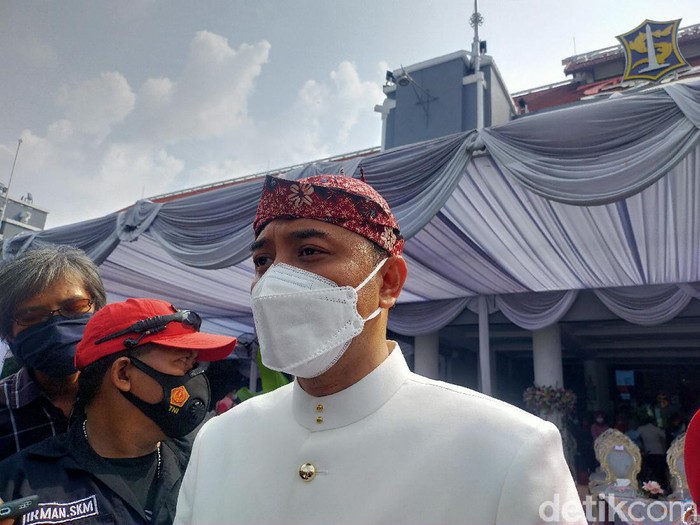 Hari ini, Surabaya memperingati hari jadi ke-728. Wali Kota Eri Cahyadi berharap, Surabaya bisa meneken penularan COVID-19 dan meningkatkan ekonomi.
